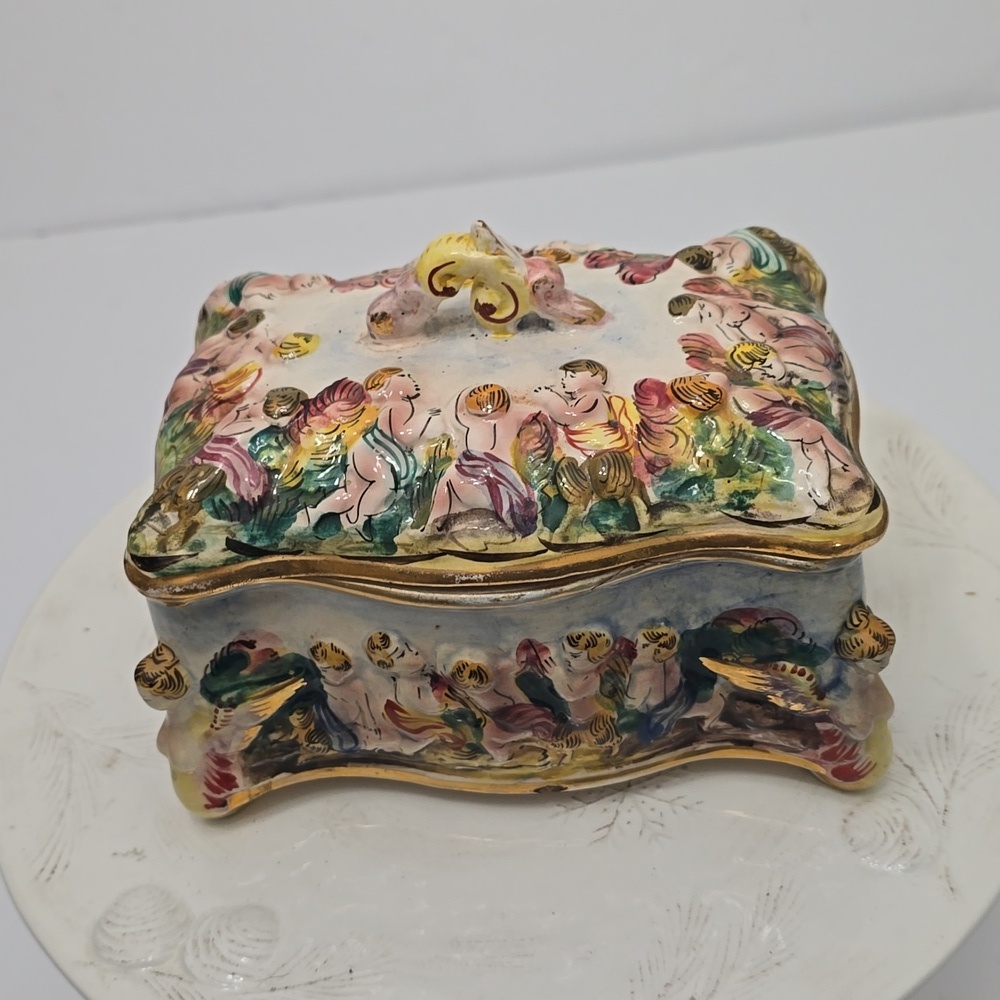 Vintage Capodimonte Porcelain Handpainted Trinket Box Cherubs Made In Italy